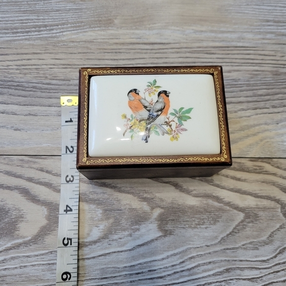Vintage Japanese handpainted music box Wooden and porcelain - Picture 2 of 14